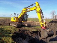    JCB JS 220